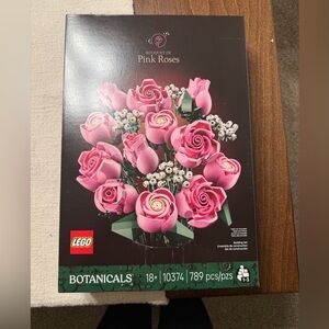 LEGO Botanicals Pink and Green Rose Bouquet